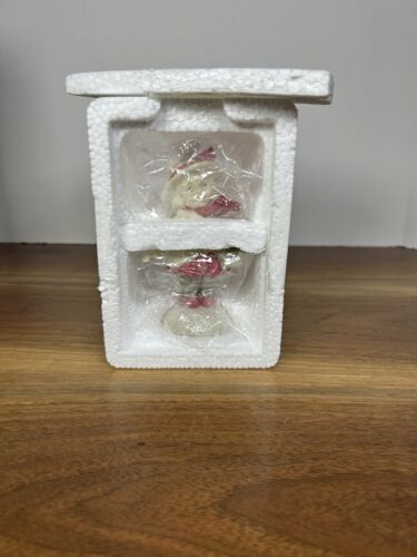 Statuina Department 56 Simple Traditions Holly Lane A Little Holly Basket - Foto 5 di 8