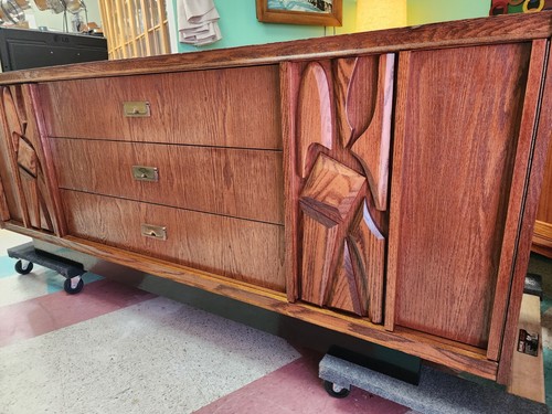 Canadian Brutalist Mid Century Oak Lowboy Dresser - Picture 14 of 20