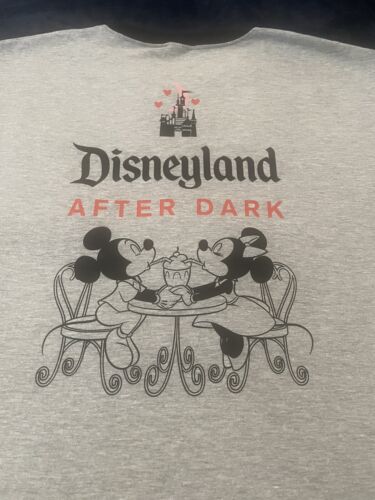 Disneyland Sweethearts Night 2024 XL Herrenshirt nach Einbruch der Dunkelheit neu Minnie Mickey - Bild 3 von 8