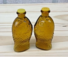 Vintage Amber Glass Bitters Fish Salt & Pepper Shakers Taiwan Fischer's 3"