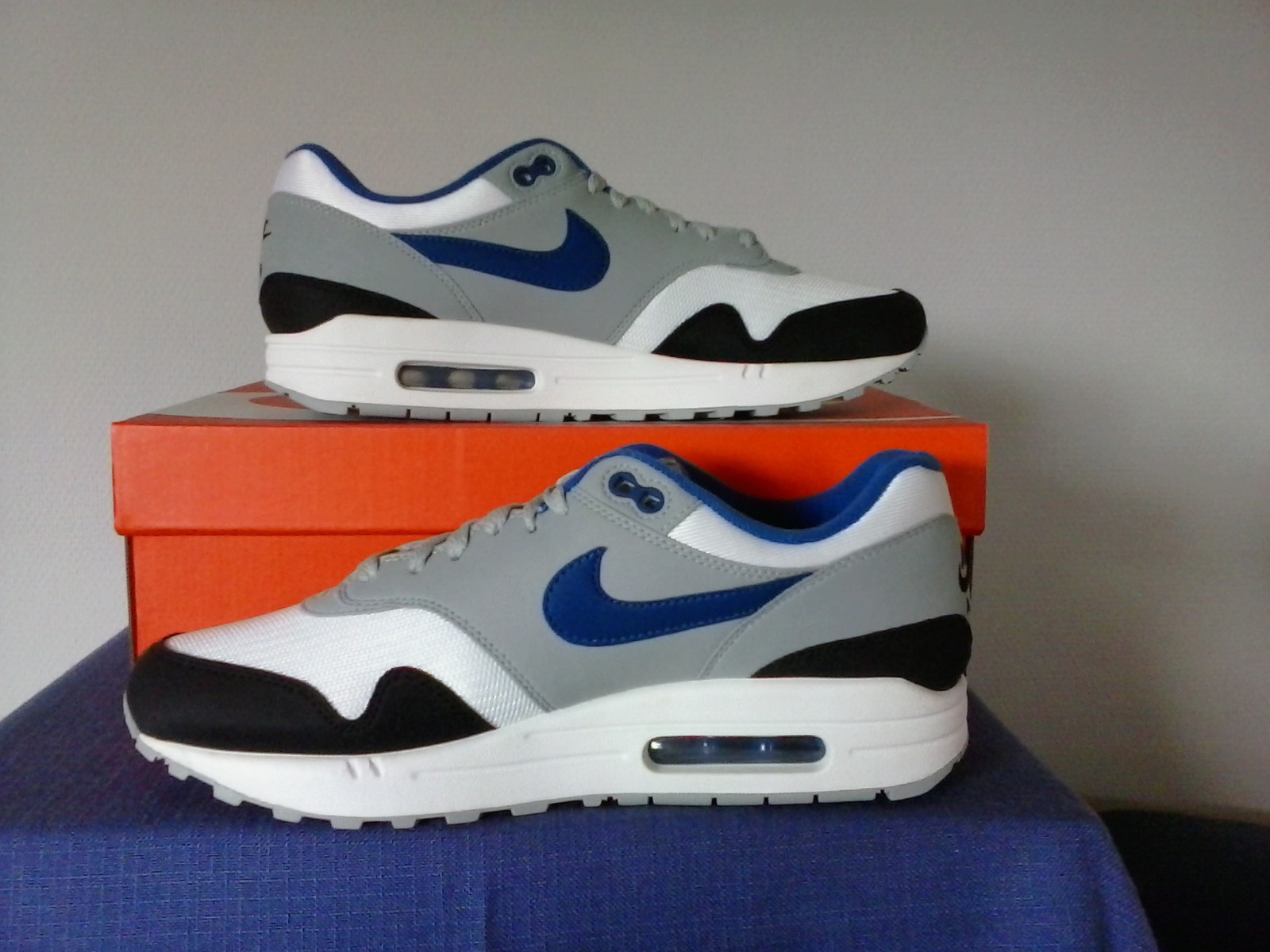 Nike Air Max 1 grau weiß schwarz blau (40,5 7,5 ) Nike Air Max 1 grau weiß schwarz blau (40,5 7,5 )