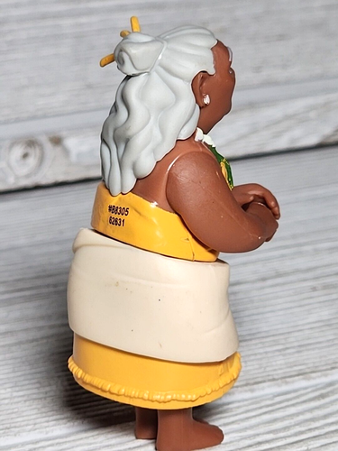 Disney Moana's Abuela TALA 3" Juguete Figura Vestido Amarillo - Imagen 2 de 10