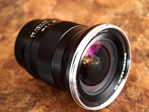 ZEISS Distagon T* 21mm f/2.8 ZE Lens For Canon - Pristine - Picture 4 of 9