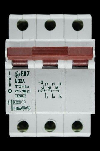 MOELLER 32 AMP TYPE G M6 TRIPLE POLE MCB CIRCUIT BREAKER FAZ G32A - Picture 1 of 6