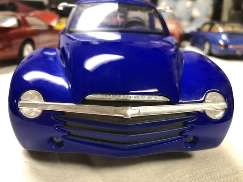 Maisto 2000 Chevrolet SSR Concept Diecast Pickup Blue 1:18 Scale New in Box NICE - Picture 1 of 10