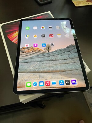 Apple iPad Pro 3rd Gen 256GB, Wi-Fi, 11 in - Space Gray with Magic Keyboard Apple iPad Pro 3rd Gen 256GB, Wi-Fi, 11 in - Space Gray with Magic Keyboard