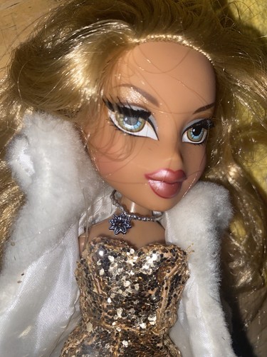 Vintage Bratz Rooted Eyelashes Movie Doll Gold Glittery Dress White Fur Coat - Picture 3 of 6
