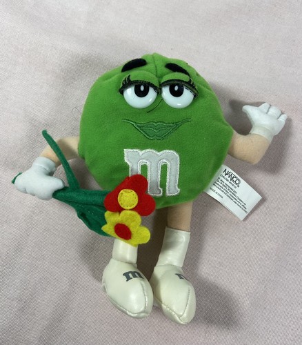 Nanco Plüschtier grüne M & M Puppe mit 3 Blumen. 7"" hoch. M&M mit Blumen - Bild 2 von 3