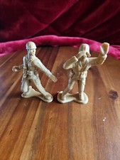 Greenbrier International Large 4" Plastic Army Men Toy Soldiers lot of 2 Brown