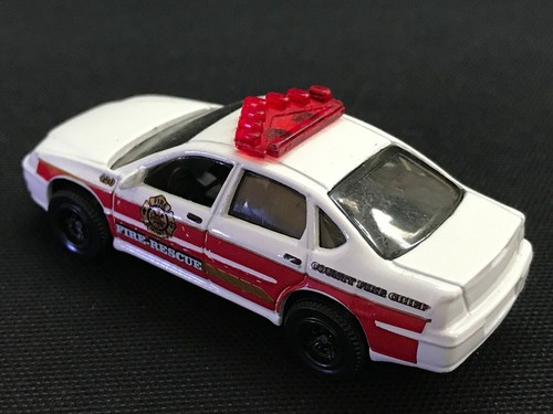 Matchbox 2000 Chevrolet Impala Fire Chief Scale 1:66 Collectable - Picture 3 of 7