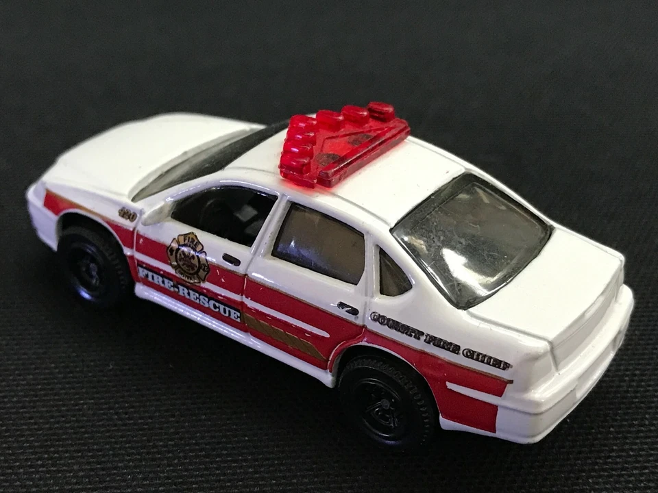Matchbox 2000 Chevrolet Impala Fire Chief Scale 1:66 Collectable - Image 3 of 4