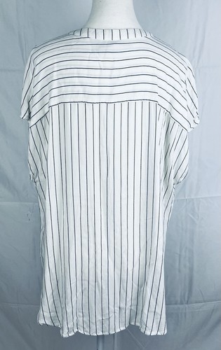 Target Woman Top Blouse Pinstripe Size 20 Short Sleeve Cap Sleeve White Collared - Picture 3 of 7