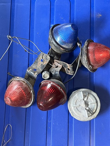 Vintage Lot of Automobile Parts and Accessories - lights, carb, caps and handles - Picture 7 of 7