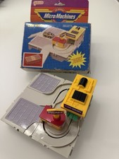 Vintage Galoob Micro Machines Travel City Mini Playset "Car Wash" incomplete