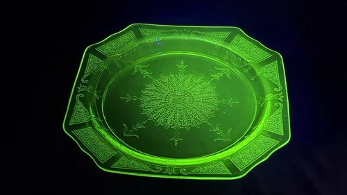 Green Uranium Vaseline Glass Princess Pattern DINNER PLATE 9-1/2”