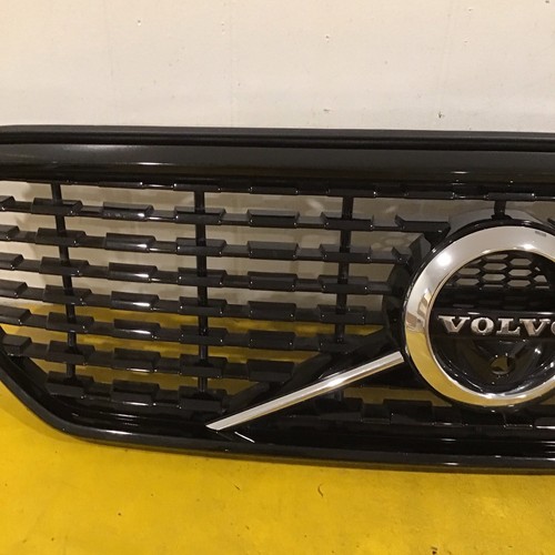 2018 2019 2020 Volvo XC40 Front Upper Grille Black Color W/ Emblem 31457346 OEM - Picture 3 of 18