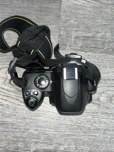 Nikon D D40 6.1 MP Digital SLR Camera - Black (Body Only) - Bild 2 von 5