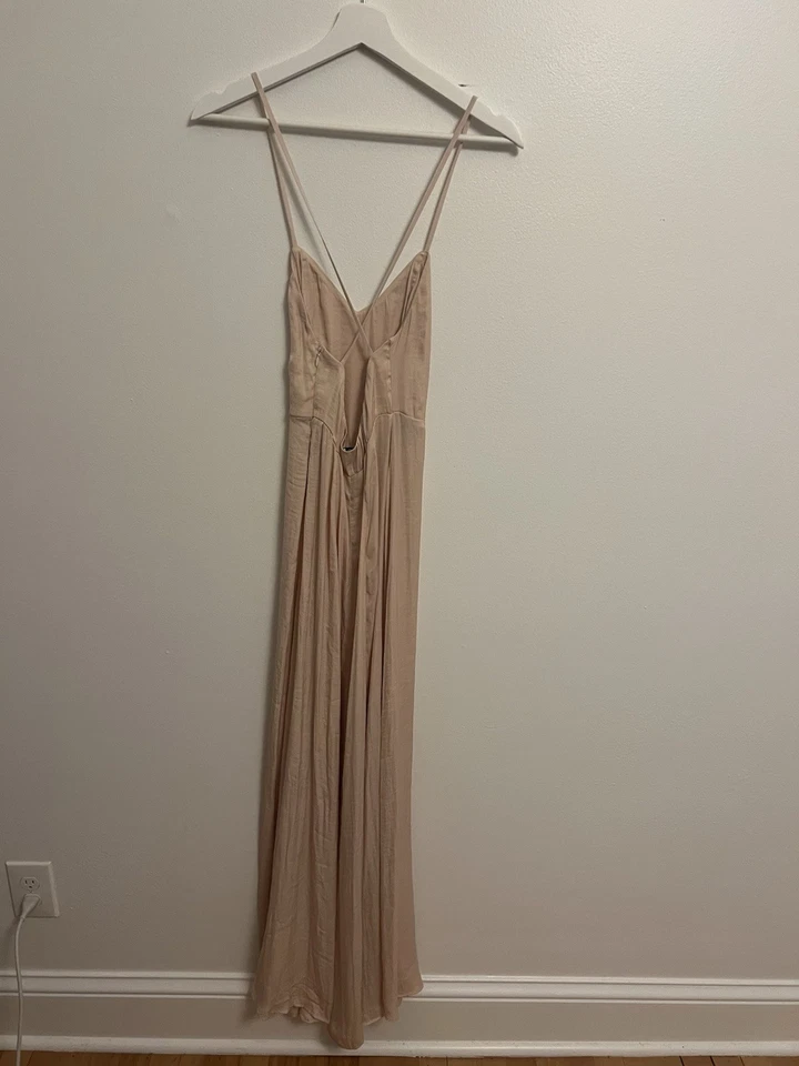 Vestido de satén beige sofisticado elegante con tiras en la espalda talla XS Urban Outfitters Foto 4 de 4