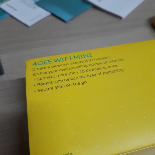 EE 4GEE Wifi Mini czarno-żółty przenośny modem Wi-Fi Hotspot - Zdjęcie 7 z 8