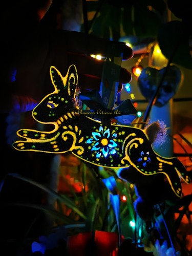 White Hare Cacholong Peridot Crystal Glow In The Dark Uv Reactive Suncatcher - Bild 7 von 10