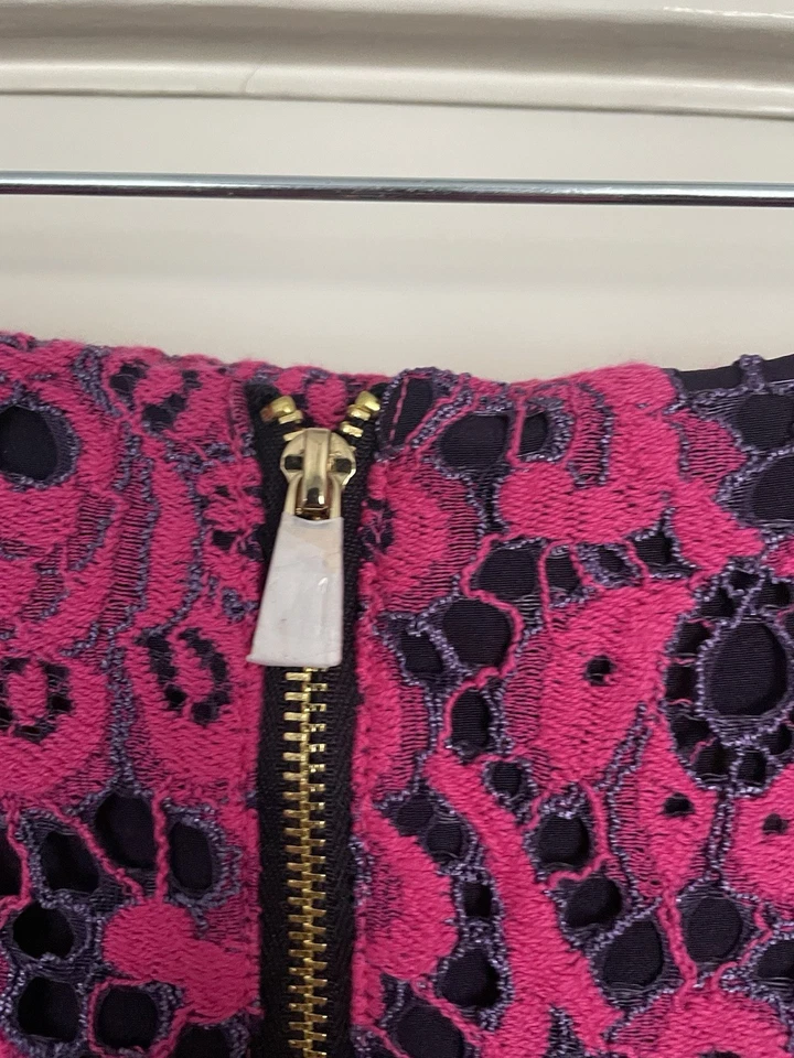 Falda de encaje Juicy Couture etiqueta negra rosa y negra talla 0 Foto 3 de 4