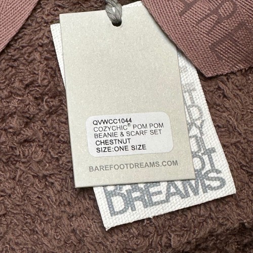 NUEVO Barefoot Dreams CozyChic Pom Pom Gorro Bufanda Conjunto Marrón Castaño ¡Gran Regalo! - Imagen 5 de 5