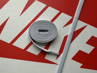 Nike Original flache doppellagige strukturierte hellgraue Schnürsenkel - Länge 120 cm Breite 1 cm