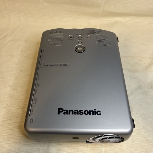 Proyector LCD Panasonic PT-L711U - Imagen 3 de 12