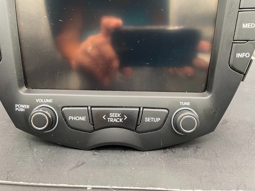 Receptor sistema de radio de audio Hyundai Veloster 2012-2015 96560-2V730 usado - Imagen 2 de 8