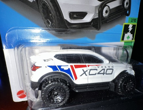 HOT WHEELS 2024 Ricarica Volvo XC40 sigillata in fabbrica + Bianco e Blu - Foto 6 di 10