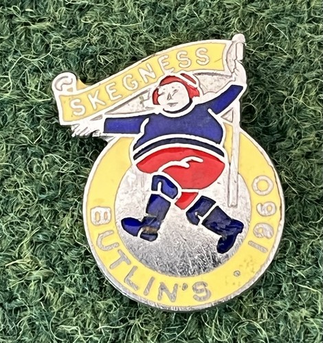 Vintage W Reeves Enamel Badge - Butlins Skegness 1960 - Jolly Fisherman - Picture 4 of 10