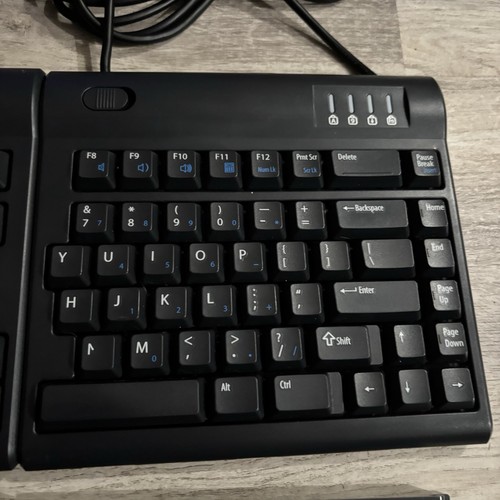 Kinesis Freestyle 2 Keyboard KB800 with Numeric Keypad AC800H And Lifters - Picture 4 of 9