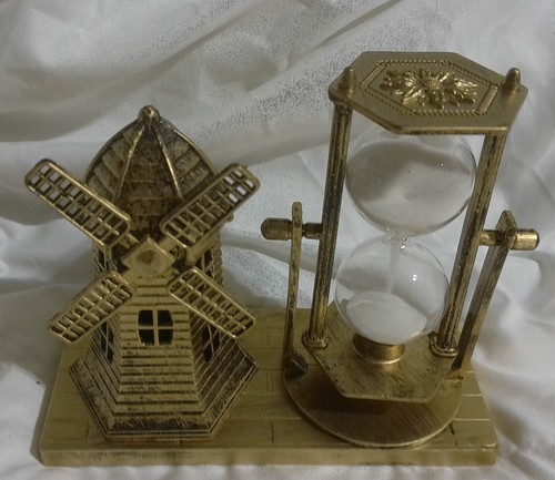 Dutch Windmill Hourglass Sand Timer - Picture 3 of 5