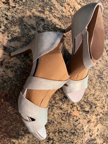 New LIFE STRIDE Women's Dressy Strappy Heels Silver Matte Pumps Sparkles 10W - Picture 7 of 8