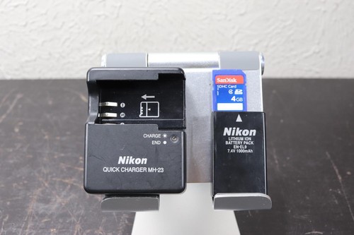 Nikon D40 DSLR Camera AF-S DX VR 18-55mm Lens 4GB SD USA - Picture 10 of 10