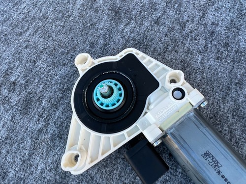 INFINITI Q60 2017-2022 OEM RIGHT PASSENGER DOOR WINDOW POWER MOTOR ASSEMBLY. 39K - Picture 3 of 6