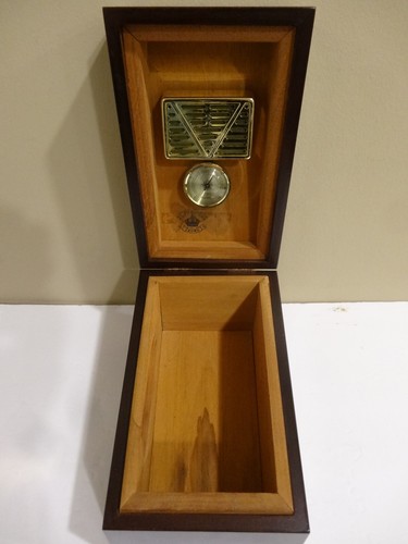 Reed & Barton Diamond Crown Wooden Cigar Humidor Box 9"x 5.5"x6". Excellent - Picture 3 of 7