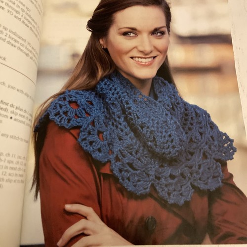 Crochet Cowls Leisure Arts By Lisa Gentry (2012/PB) 10 Designs For Every Neck - Picture 5 of 5