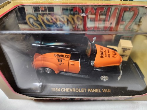 Road Champs Collectibles Classic Scenes 1:43 scale, 1954 Chevy Panel Van U-Haul - Picture 2 of 9