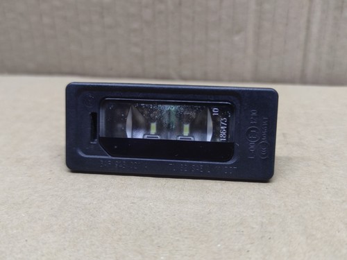 Volkswagen Passat Jetta Tiguan License Plate Light Used 3AF943021A - Picture 1 of 8