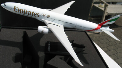 Boeing 777-300ER Emirates A6-ENC - Länge 46,5 cm CFB INVEST Flugzeug Standmodell
