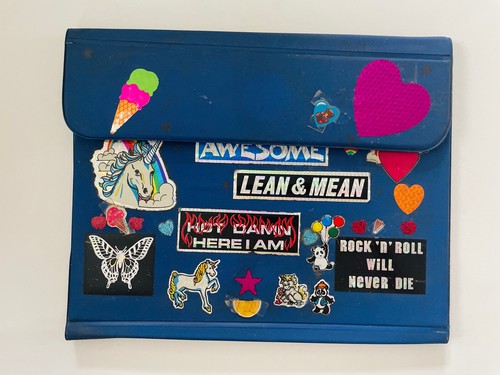 Vintage 80er Jahre Mappe mit Aufklebern überzogen Regenbogen Einhorn Herz Folie Glitzer - Bild 2 von 17