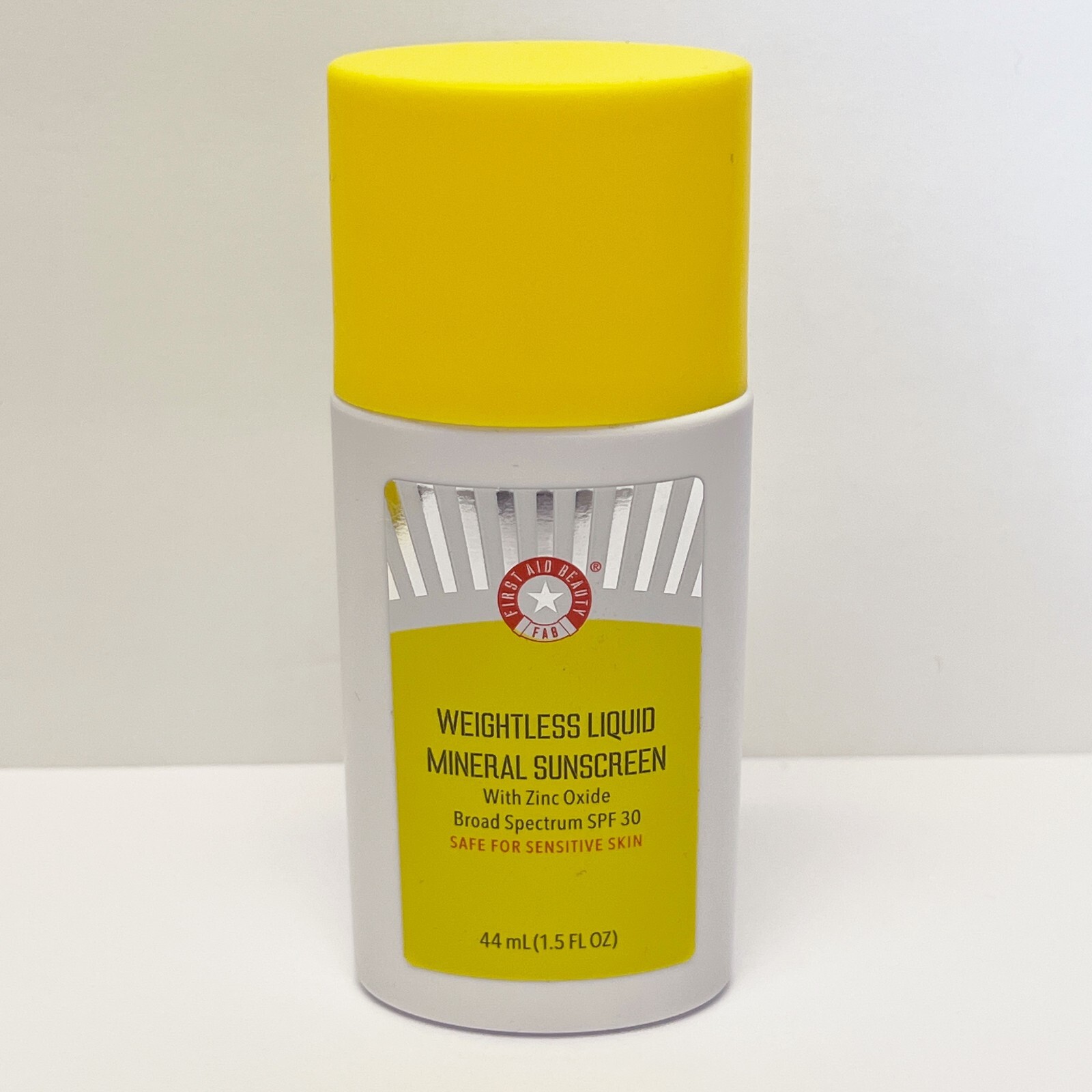 First Aid Beauty Weightless Liquid Mineral Sunscreen SPF 30 1.5 oz NEW