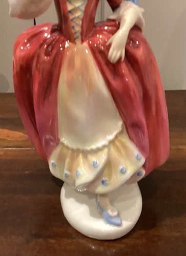 Figurina Royal Doulton 1959 mascherata HN2259. - Foto 2 di 15