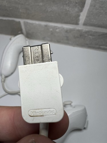 Nintendo Nunchuck Controllers Lot Of 4 Official OEM Nintendo Wii Or Wii U - Picture 8 of 10