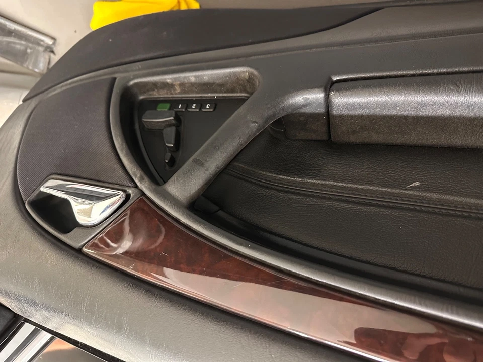 Mercedes-Benz SL500 1997 (R129) puerta lateral plateada del conductor Foto 4 de 4