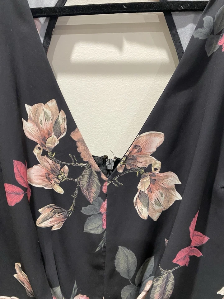 City Chic S Black Royal Pink Floral Playsuit V-Neck Plus Size Shoulder Splits - image 4 of 4