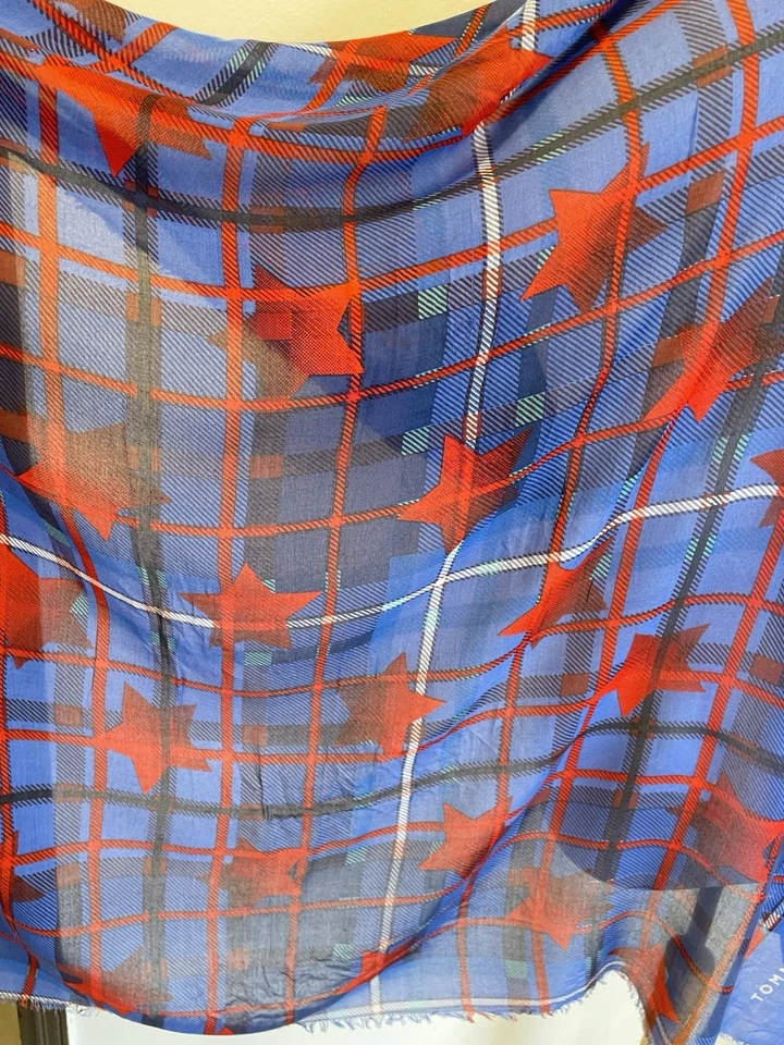 AS9# Tommy Hilfiger Mujer Ligero Cuadros Estampado de Estrellas Bufanda Azul Rojo Flecos Foto 4 de 4