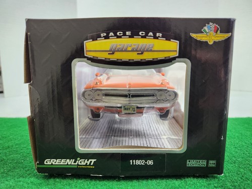 Greenlight 1971 Dodge Challenger Indy 500 Pace Car scala 1/18 pressofuso nuovo con scatola!! - Foto 10 di 18