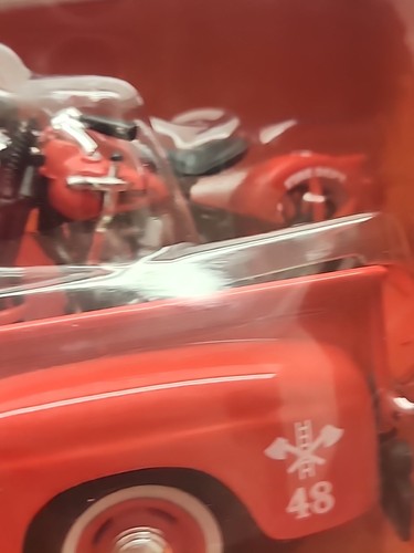 Ford F1 Fire Pickup Maisto 1948 y Harley Davidson El Knucklehead escala 1:24 2019 - Imagen 7 de 15